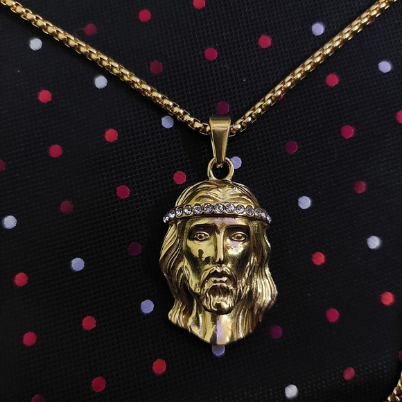 18K Gold Plated Jesus Pendant Necklace With Crystals - Picture 6 of 7
